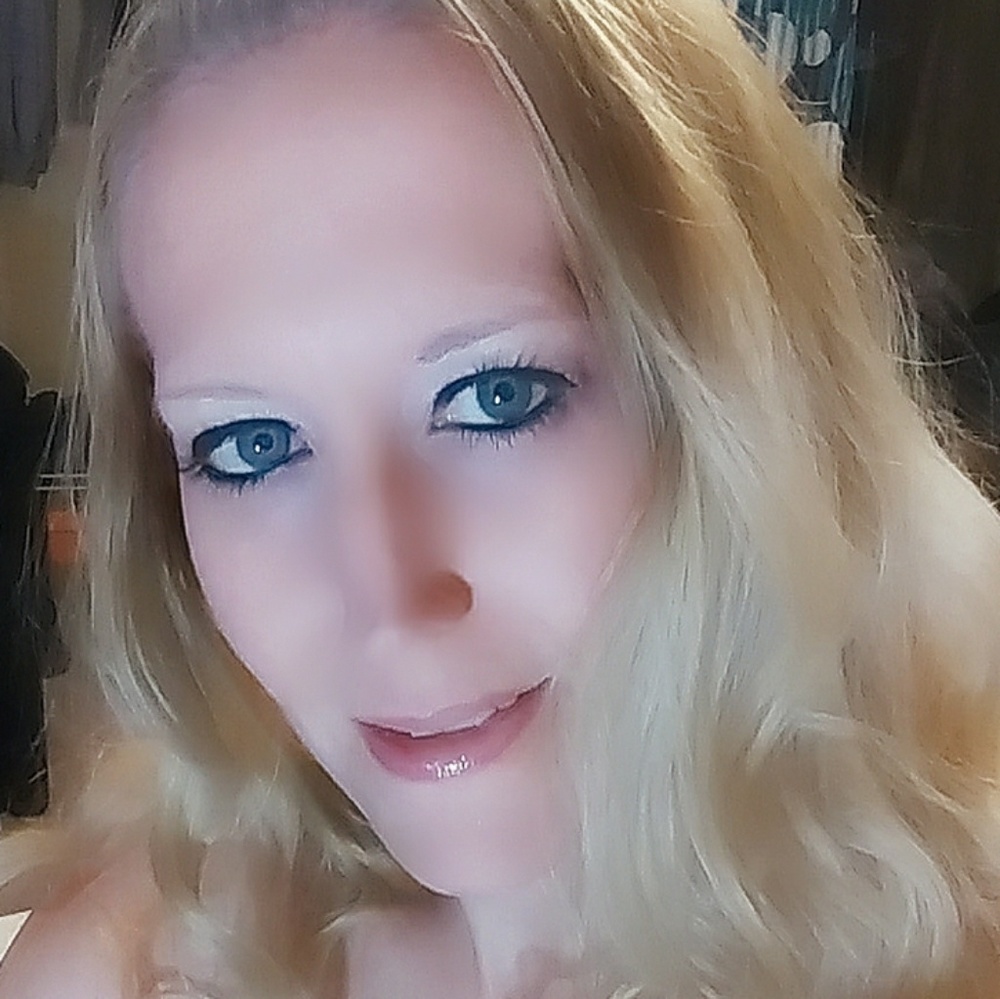 Meet your Posher, Cassandra